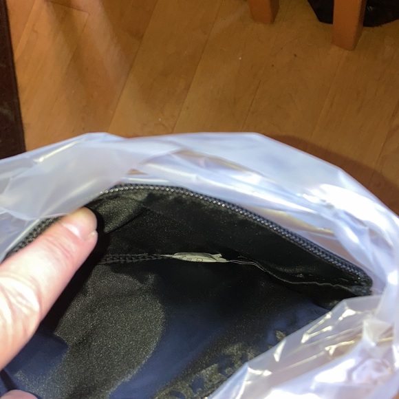 New with tag Victoria’s Secret tote w/ make a bag - Picture 6 of 7